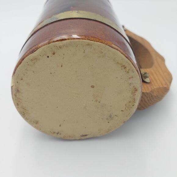 Vintage Brown Stoneware 20 Oz Mug with Wood Handle and Gold Ban - Picture 4 of 4